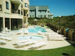 Windward Dunes outdoor pool area
